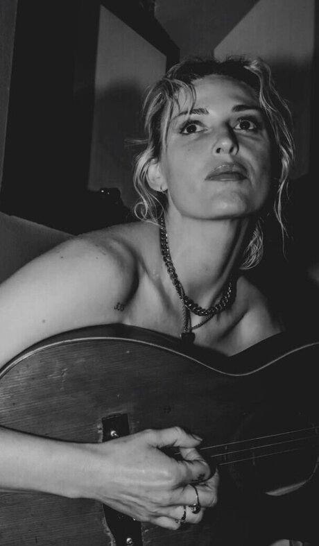 Emily Armstrong star pornographic photos