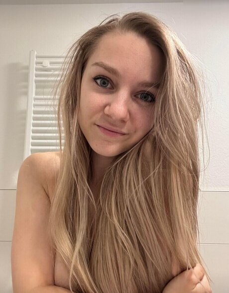 Motorradmia beautiful actress image