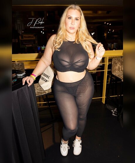 Lila Lovely exclusive star pic