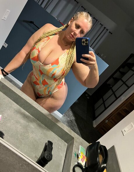 Lila Lovely adult star pic