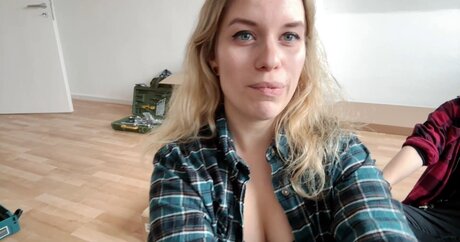 FormulaLena best model photo