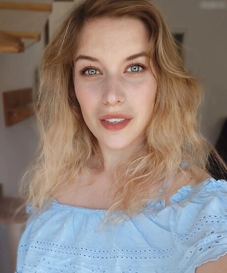 FormulaLena model hd pic