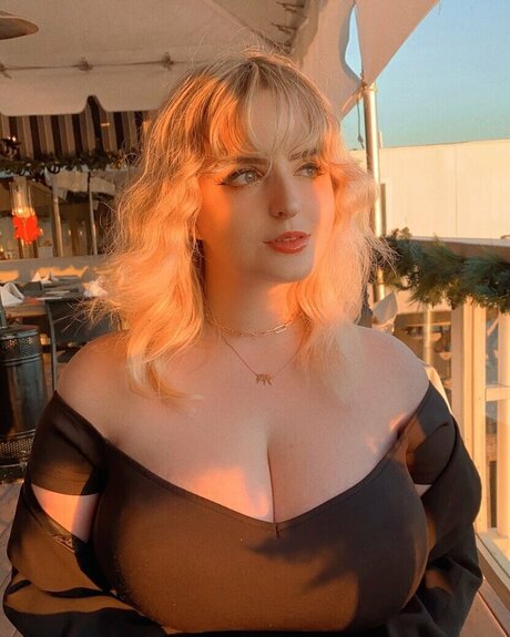 Aretteepls pornstar naked photos