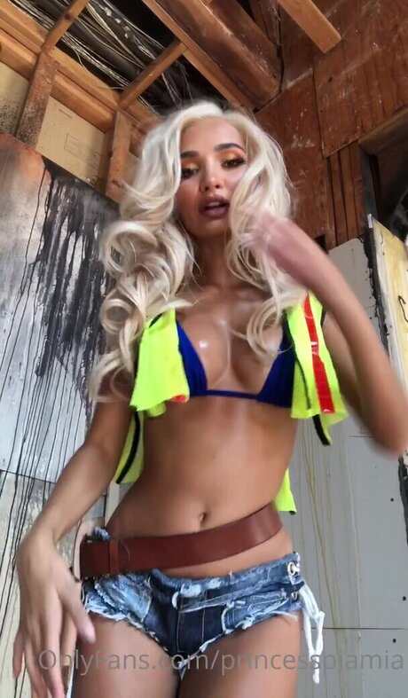 Pia Mia Perez adult model gallery