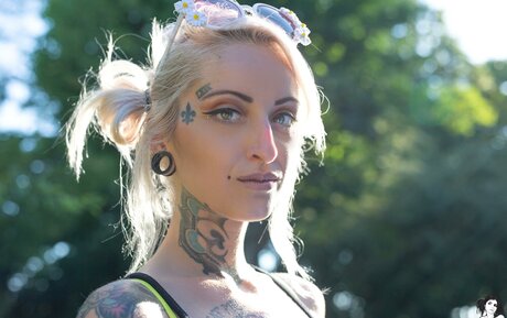 gladycesuicide best model picture