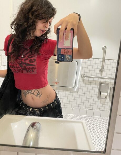 Wuvmia erotic pornstar pics