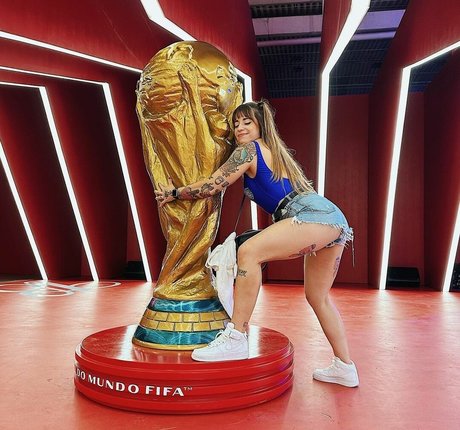 Mariana Graciolli star nude picture