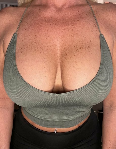 jennyjizzxxx xxx model photo