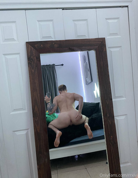 rrxivi model nude gallery