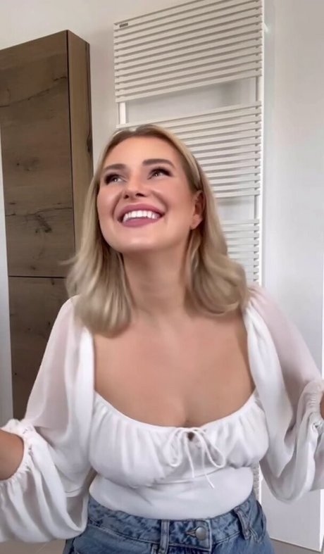 Maren Wolf nude actress gallery