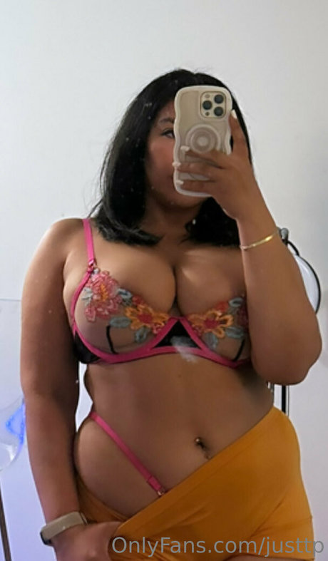 justtp model hot photo