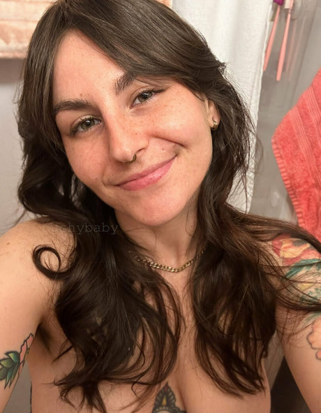 bushybabyfree model photo