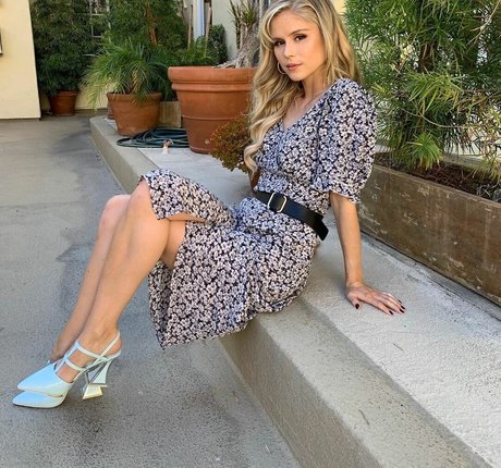 Erin Moriarty naked model picture