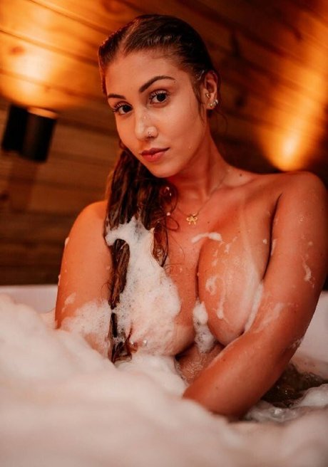 Juu Ferronato star hot pic