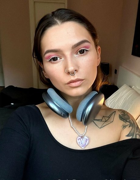 Kitty Berg pretty pornstar pics