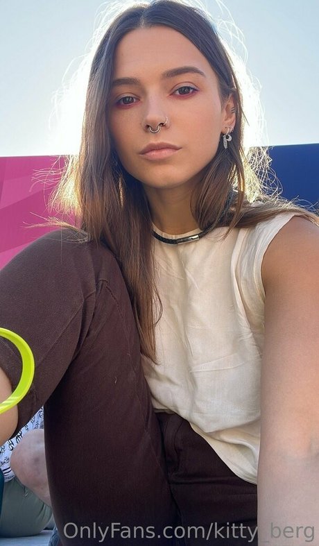 Kitty Berg xxx model pic