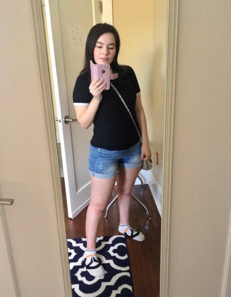 MegaMoeka beautiful model pic