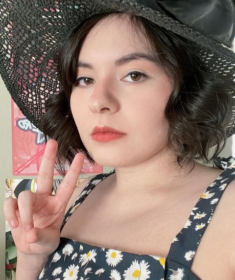 MegaMoeka hd pornstar picture