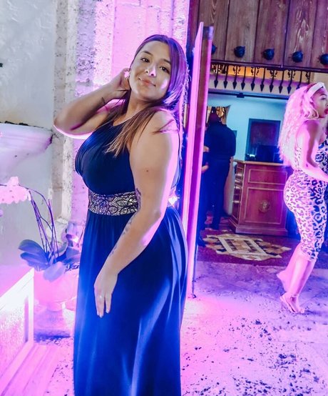 EhLiySiah sexy model photo