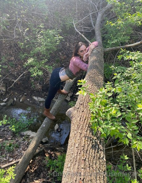 musemegara nude model gallery