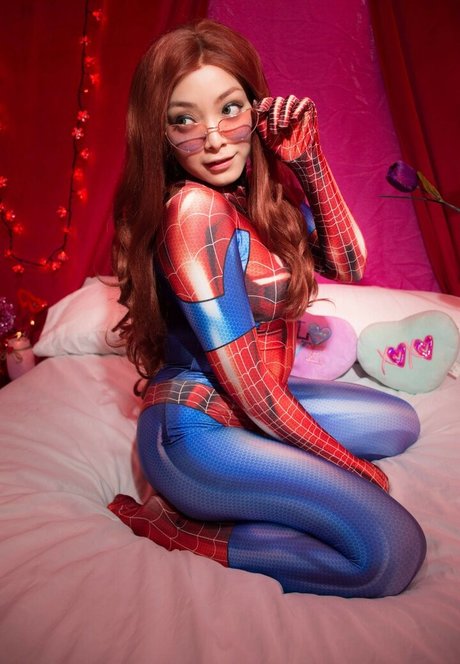 Hitomi Locks model hd pictures