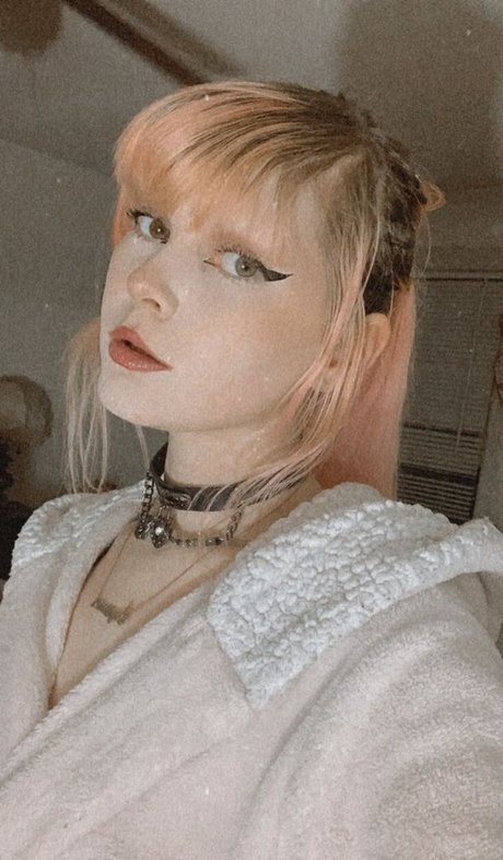 lawlietigerpony model beautiful pics