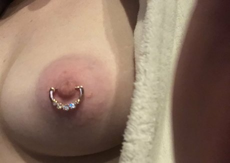 Eevee Bee model erotic picture