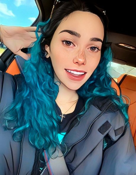 Eevee Bee star top photos