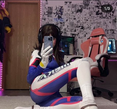 Emma kat 22 naked star pic