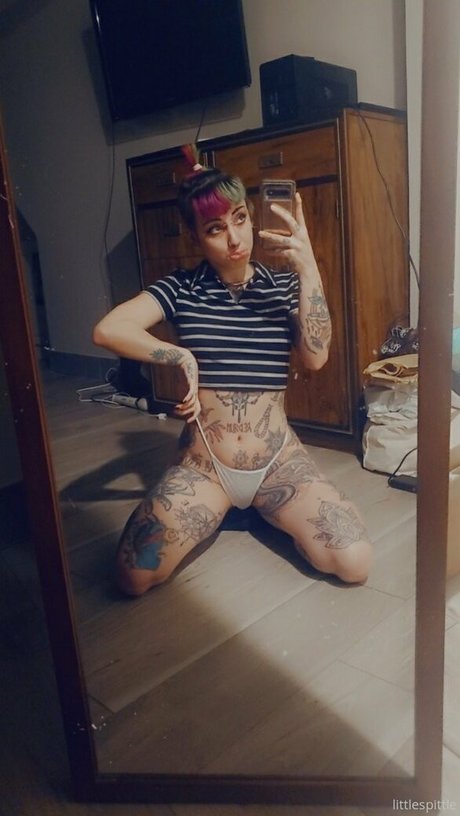 littlespittle pretty model pic