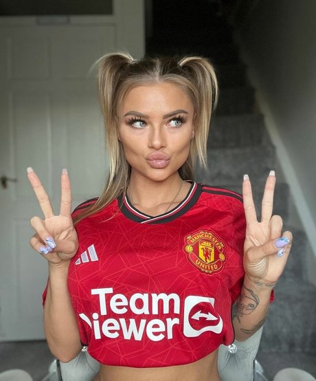 Bella Cox pornstar sexy image