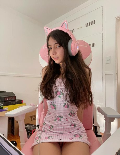 Caroline Lopes model exclusive pic