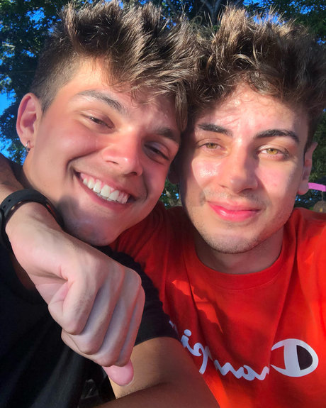 L o amp amp Hique model nice picture