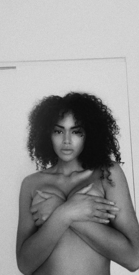 Lea Lalay hot pornstar pics