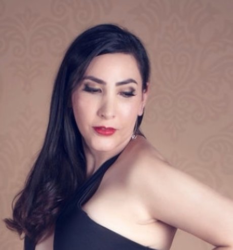 Layla Diaz de Leon pretty model img