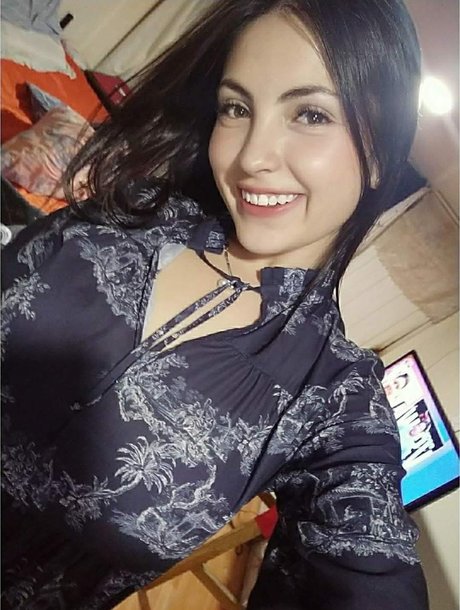 Laura Milena naked model gallery