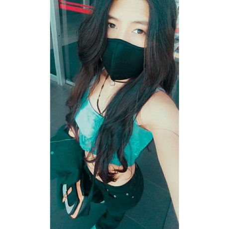 Lissie Peach top model photo