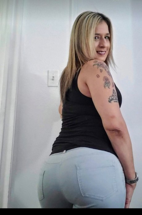 Lisa Ann pornstar erotic photo