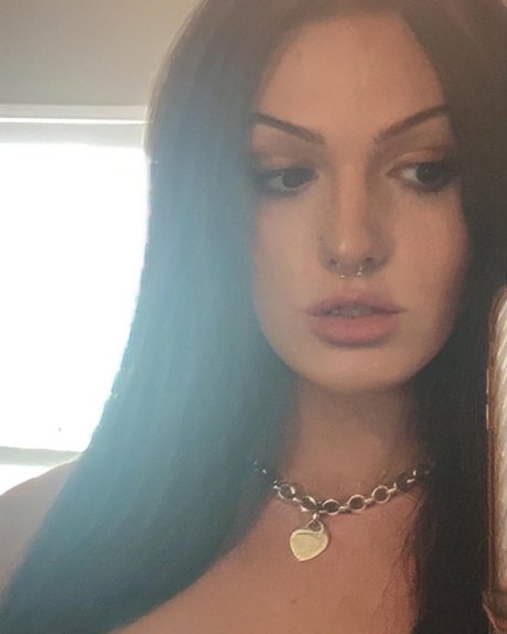 TS Lindsey Hills_ nice star pic