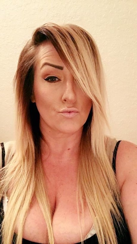 Lindsay Dare pretty model archive