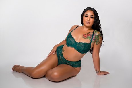 LilyBeee star xxx picture