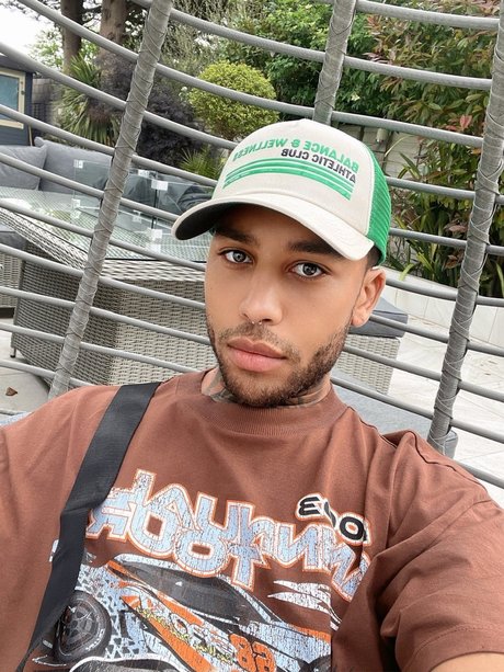 LIL BADDIE CARTER naked actress pictures