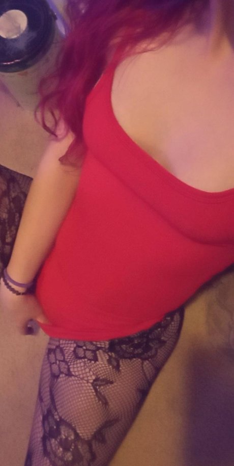 Bust on my Toes pretty actress galleries