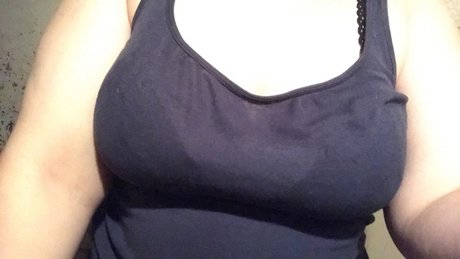 Lovelylukks model naked picture