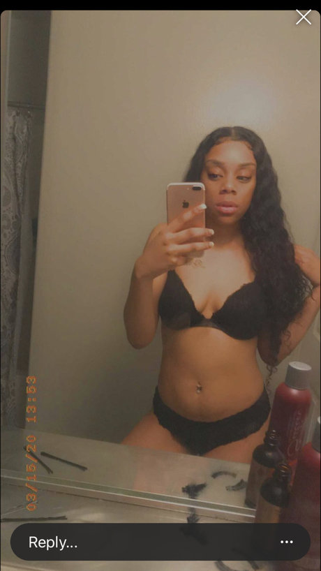 Loveeleey erotic model photo