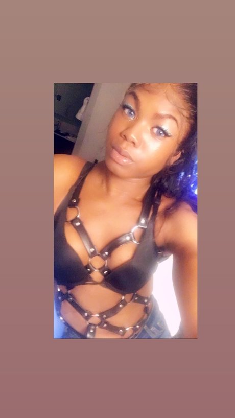 BabeKakes model adult image