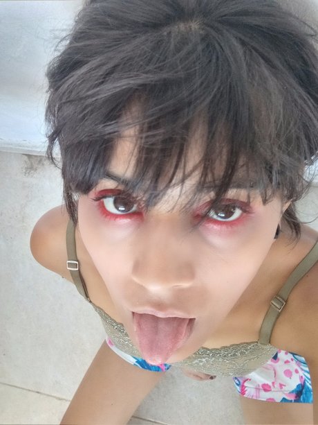 Chriistyeee free actress photos