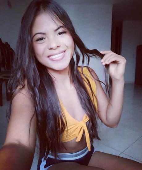 lolayen pornstar hd image