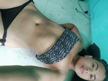 lolayen star nude photo