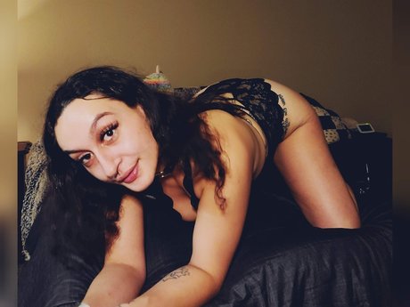 Lovely Luna_ erotic star photos